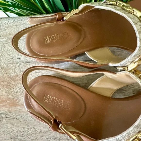Michael Kors Charlton Thong Sandals - Picture 6 of 9